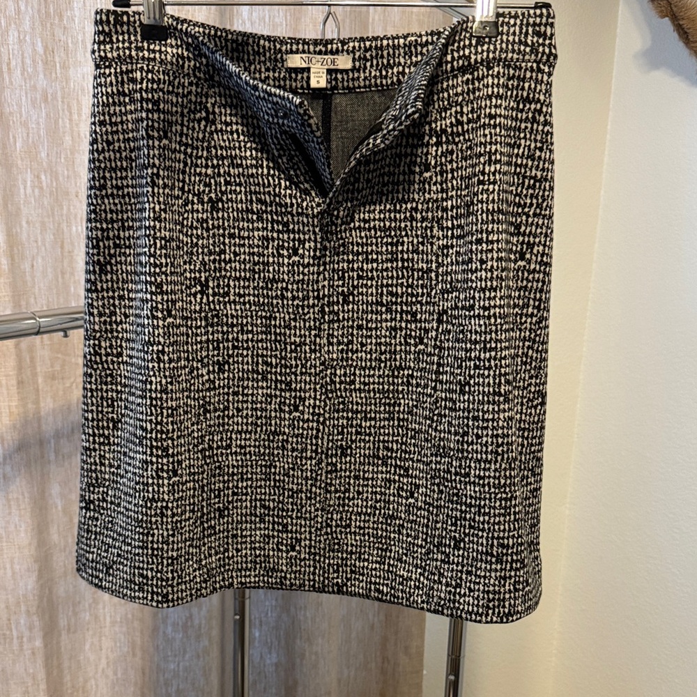 NIC+ZOE Textured Black and White Mini Skirt